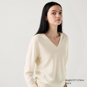 Uniqlo Cashmere V Neck Women Jumper Off White US | RUZS-79231