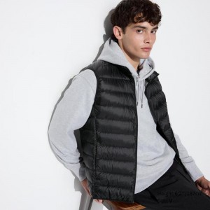 Uniqlo Ultra Light Men Down Vest Black US | STAZ-63470